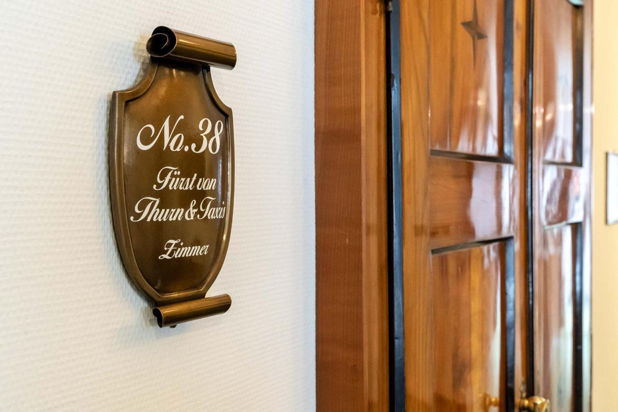 Romantik Hotel Zur Post Furstenfeldbruck Bagian luar foto