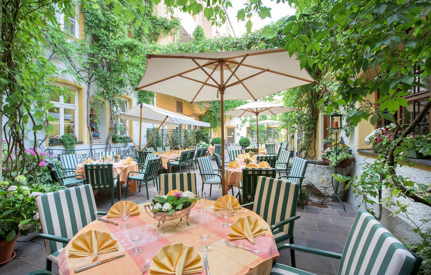 Romantik Hotel Zur Post Furstenfeldbruck Bagian luar foto