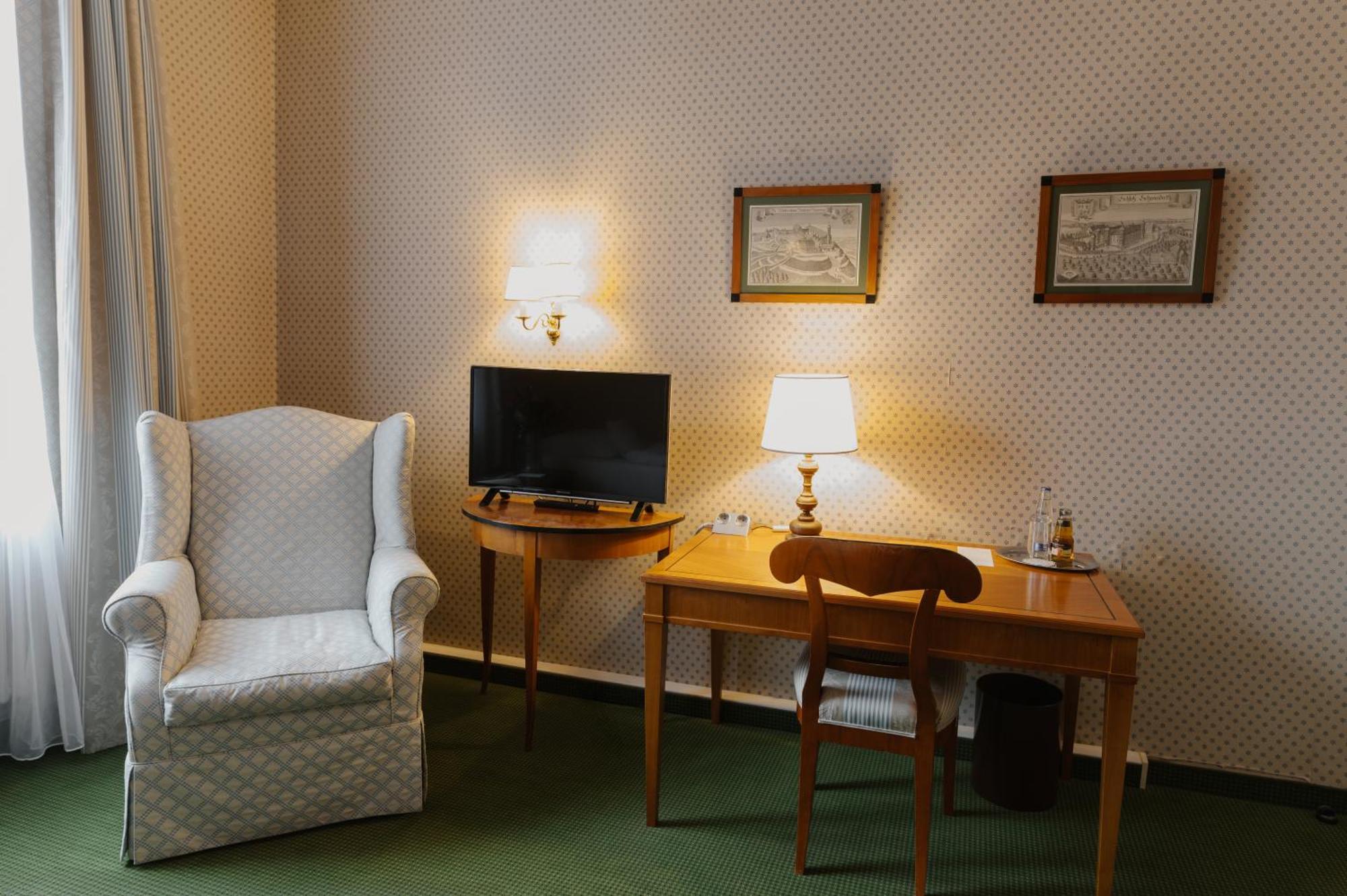 Romantik Hotel Zur Post Furstenfeldbruck Bagian luar foto