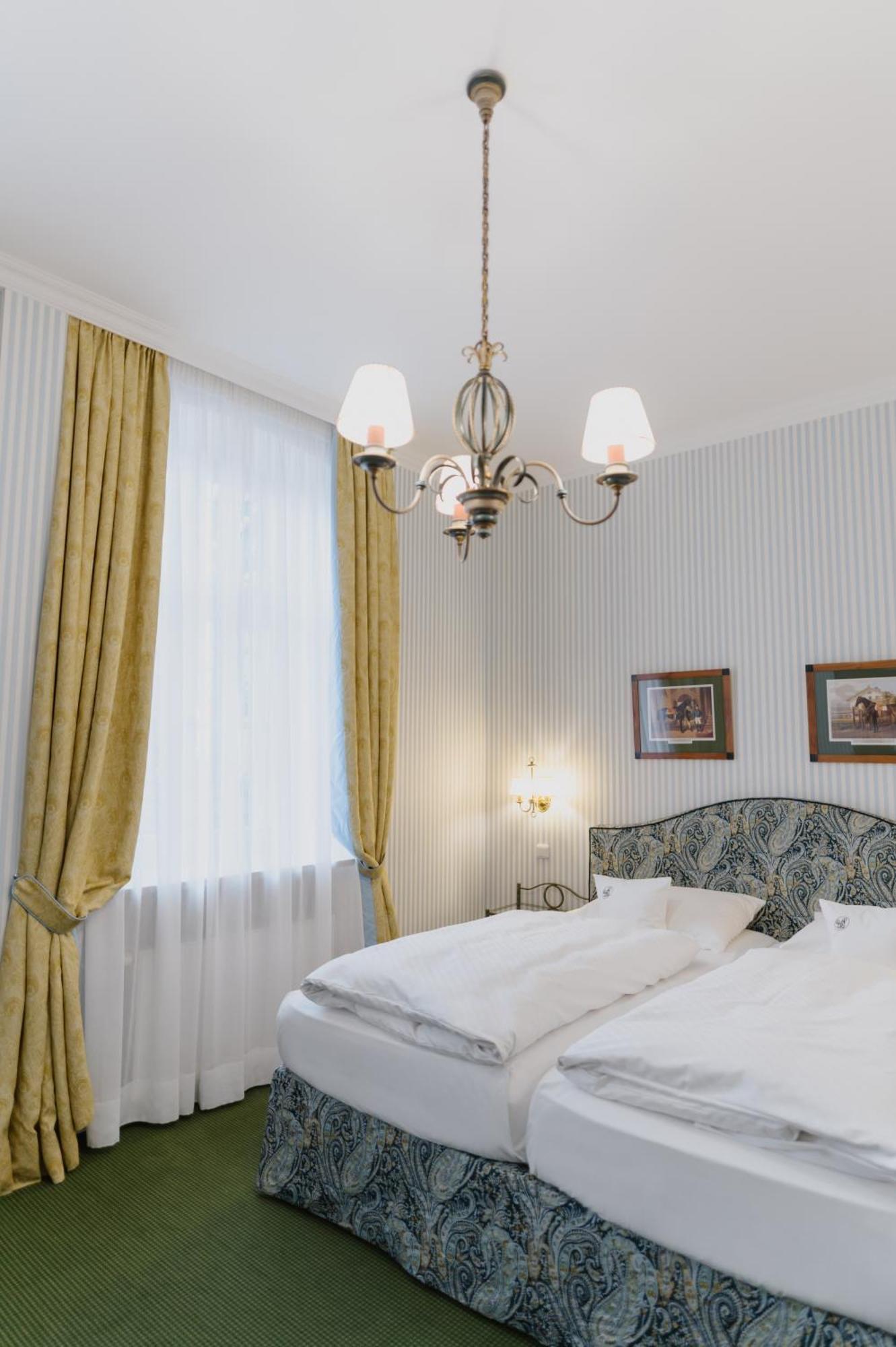 Romantik Hotel Zur Post Furstenfeldbruck Bagian luar foto