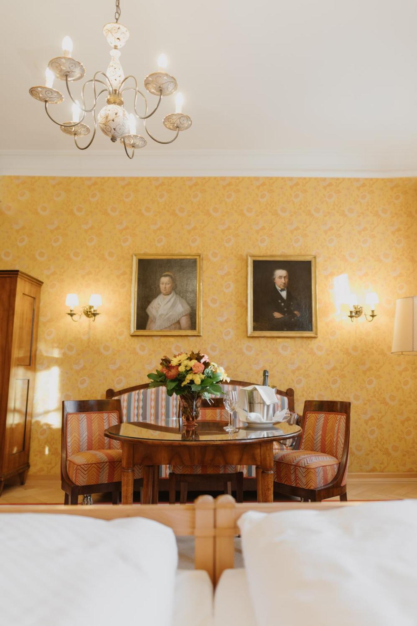 Romantik Hotel Zur Post Furstenfeldbruck Bagian luar foto
