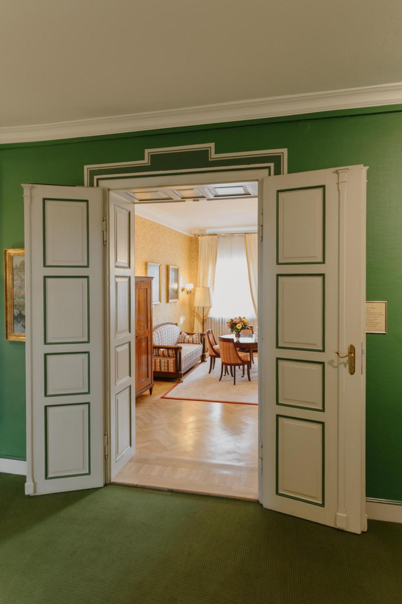 Romantik Hotel Zur Post Furstenfeldbruck Bagian luar foto
