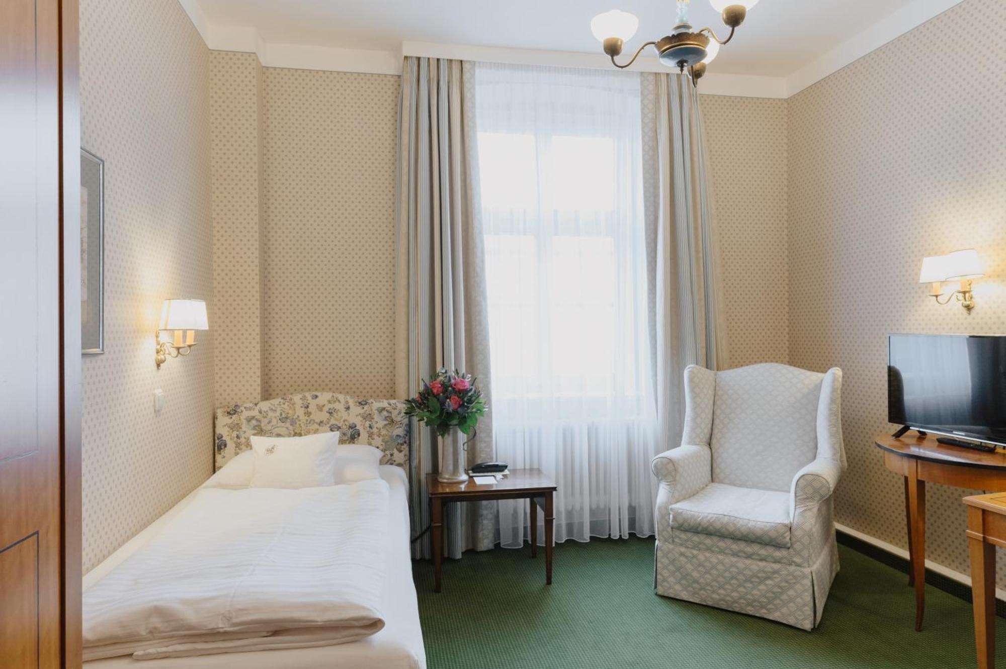Romantik Hotel Zur Post Furstenfeldbruck Bagian luar foto