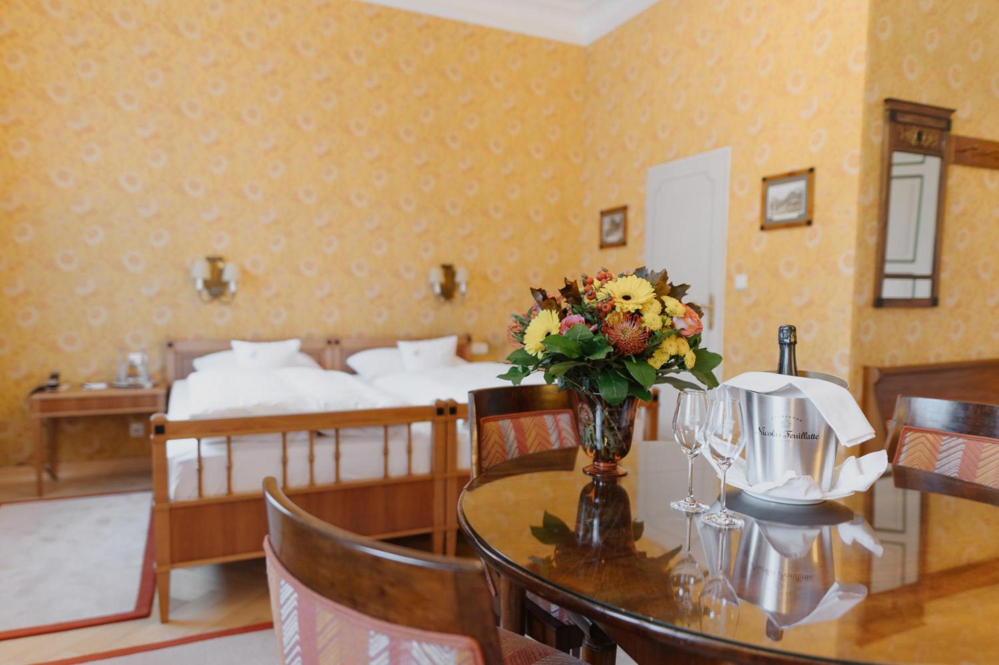 Romantik Hotel Zur Post Furstenfeldbruck Bagian luar foto