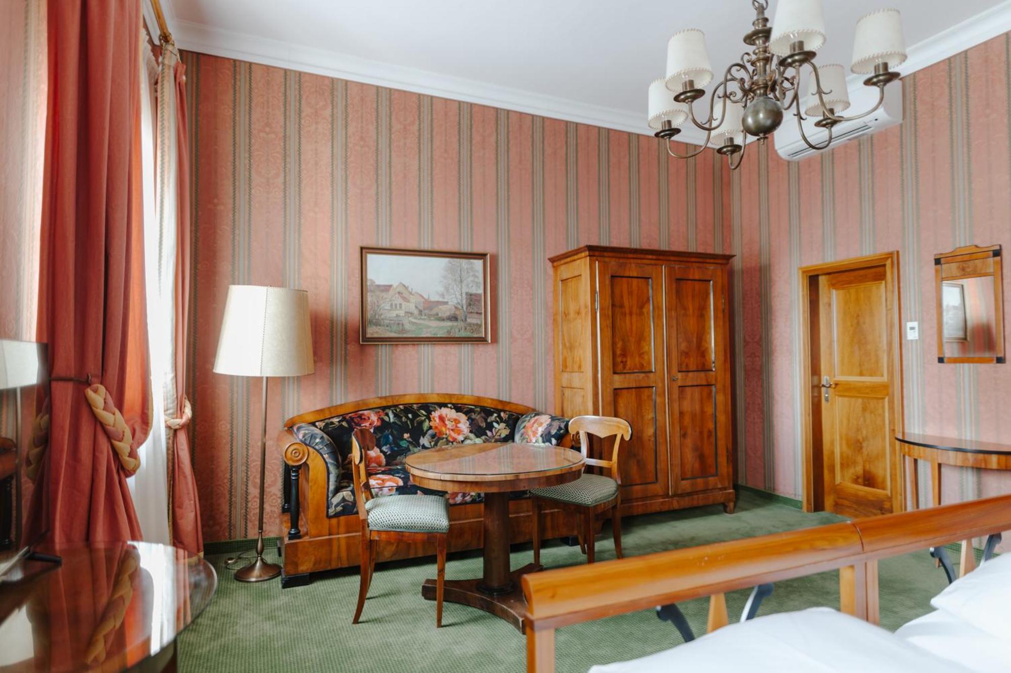 Romantik Hotel Zur Post Furstenfeldbruck Bagian luar foto