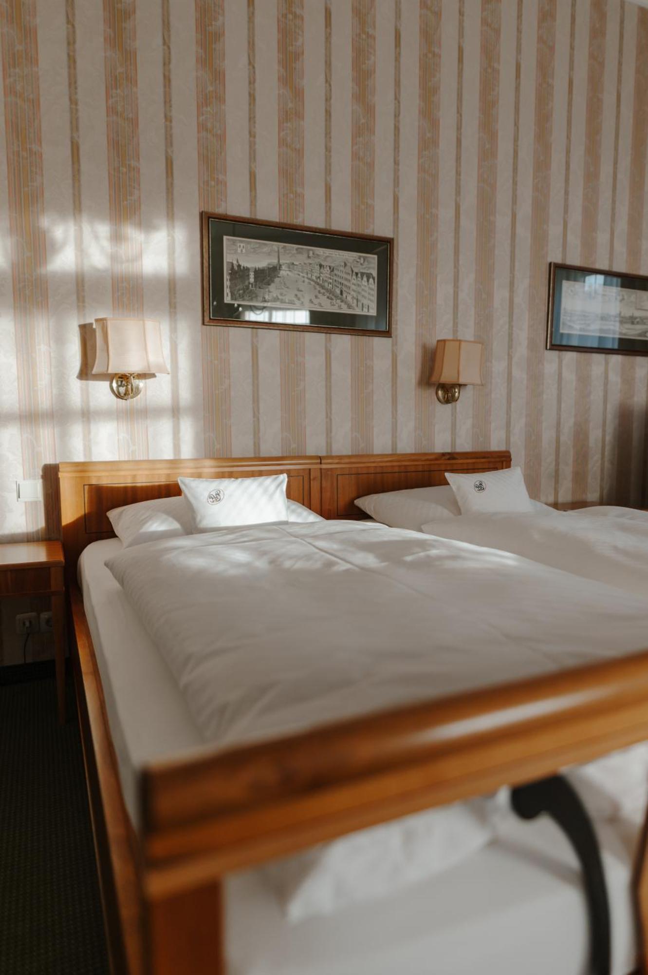 Romantik Hotel Zur Post Furstenfeldbruck Bagian luar foto