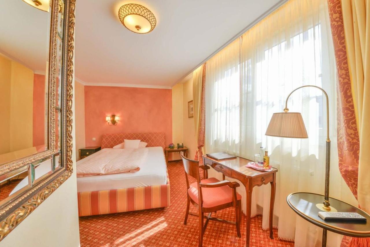 Romantik Hotel Zur Post Furstenfeldbruck Bagian luar foto