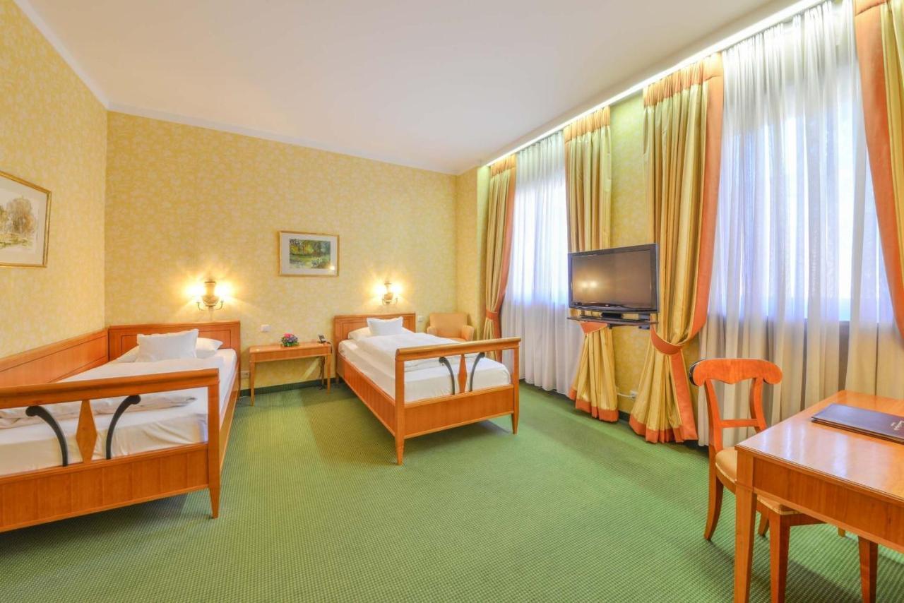 Romantik Hotel Zur Post Furstenfeldbruck Bagian luar foto