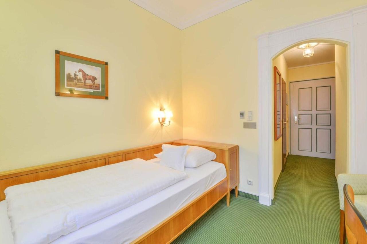 Romantik Hotel Zur Post Furstenfeldbruck Bagian luar foto