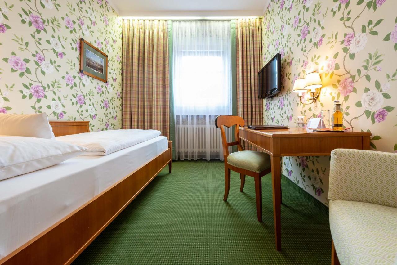 Romantik Hotel Zur Post Furstenfeldbruck Bagian luar foto