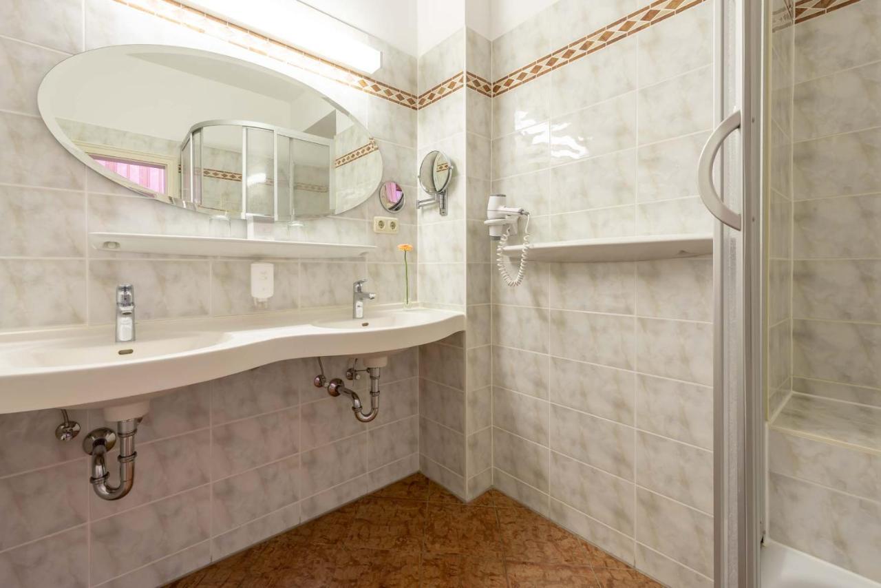 Romantik Hotel Zur Post Furstenfeldbruck Bagian luar foto